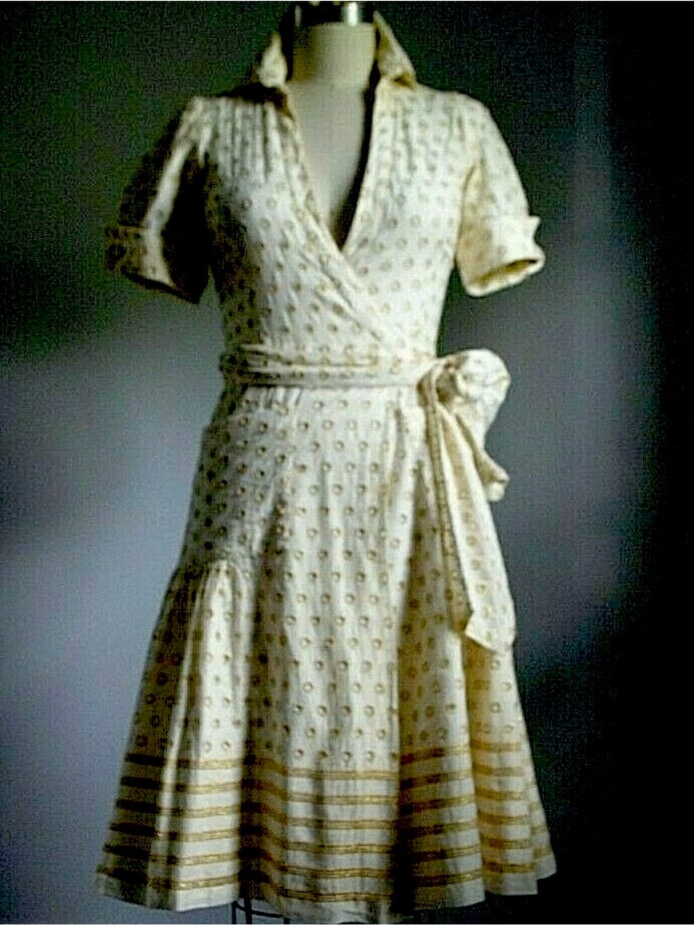 DVF DIANE VON FURSTENBERG IVORY/GOLD METALLIC EYELET WRAP DRESS LINED POCKETS 8